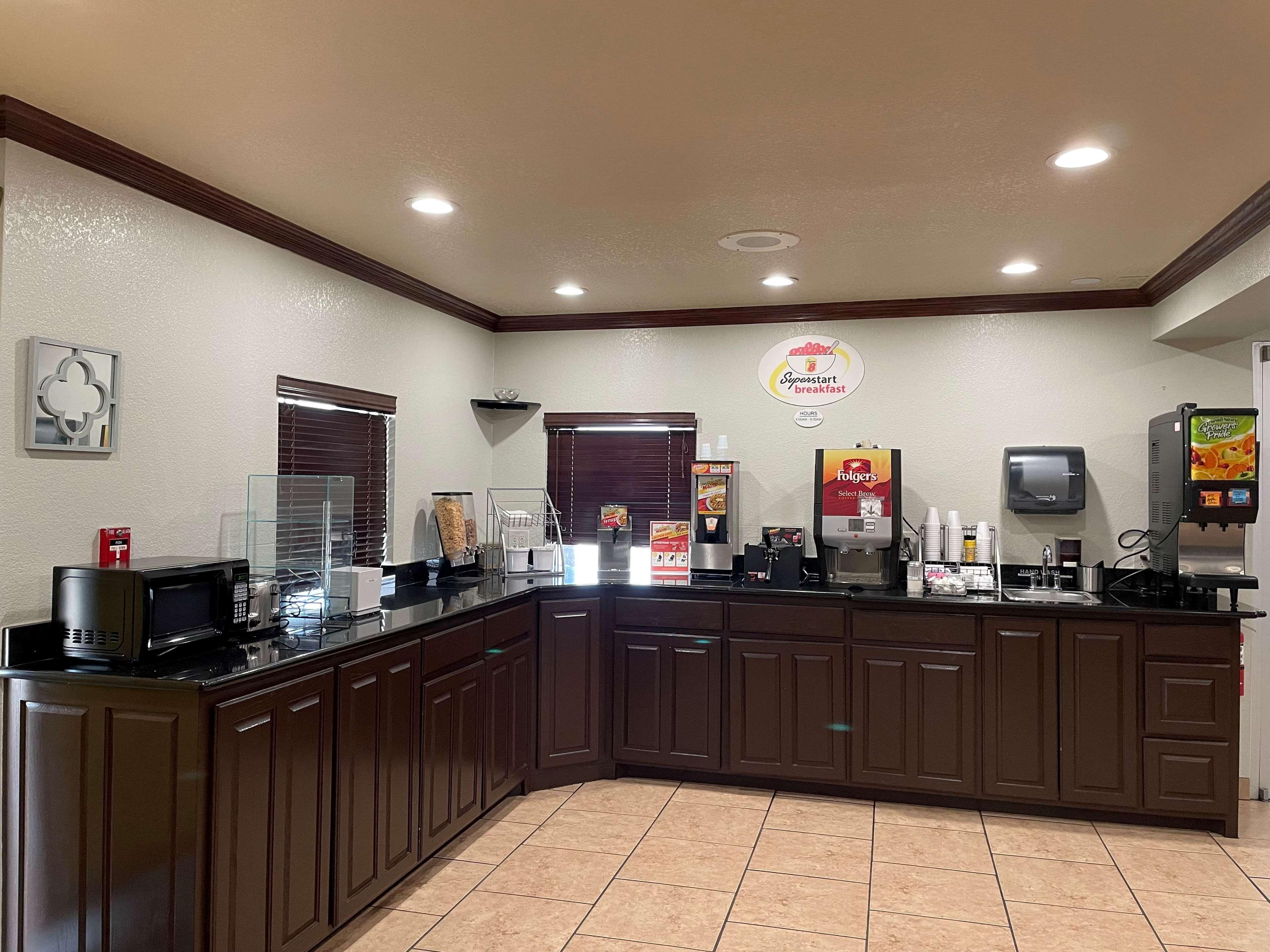 Super 8 By Wyndham Amarillo Central Tx Exterior photo