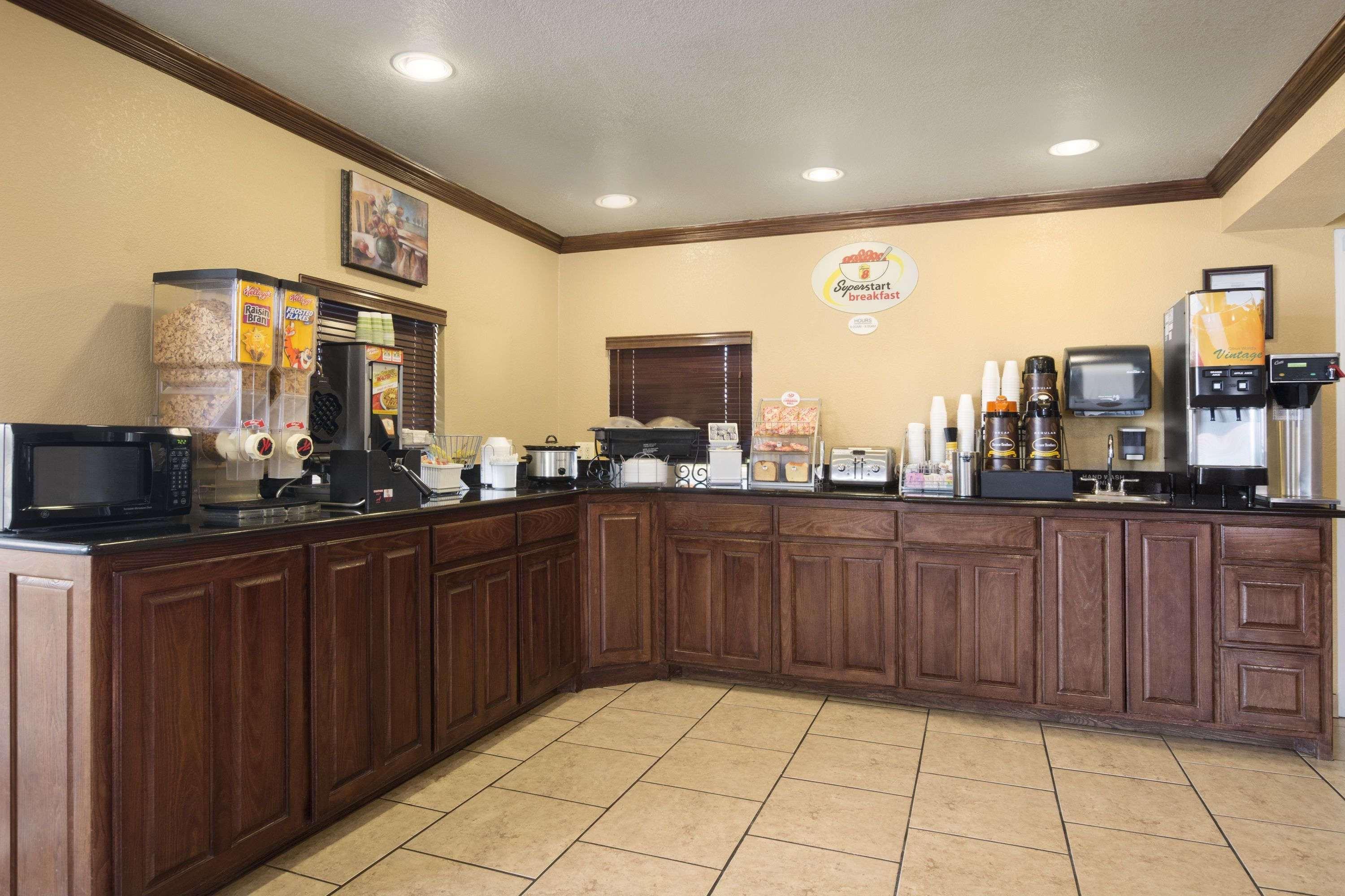 Super 8 By Wyndham Amarillo Central Tx Exterior photo