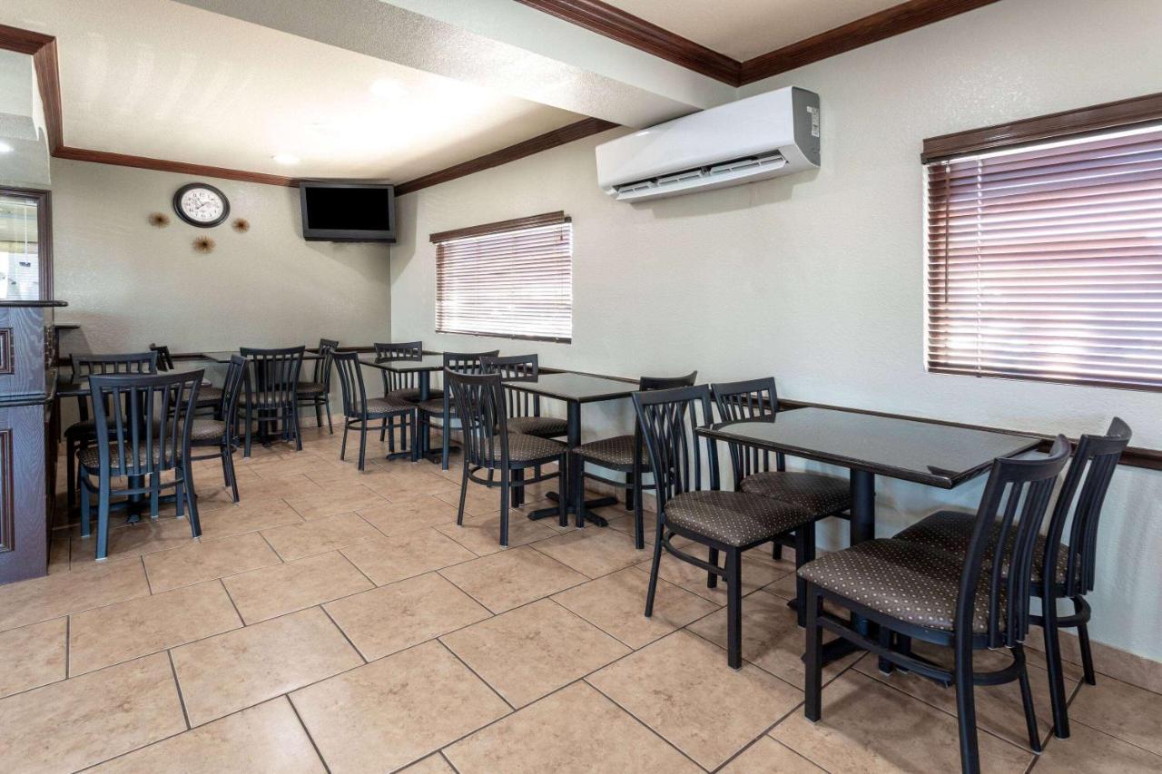 Super 8 By Wyndham Amarillo Central Tx Exterior photo