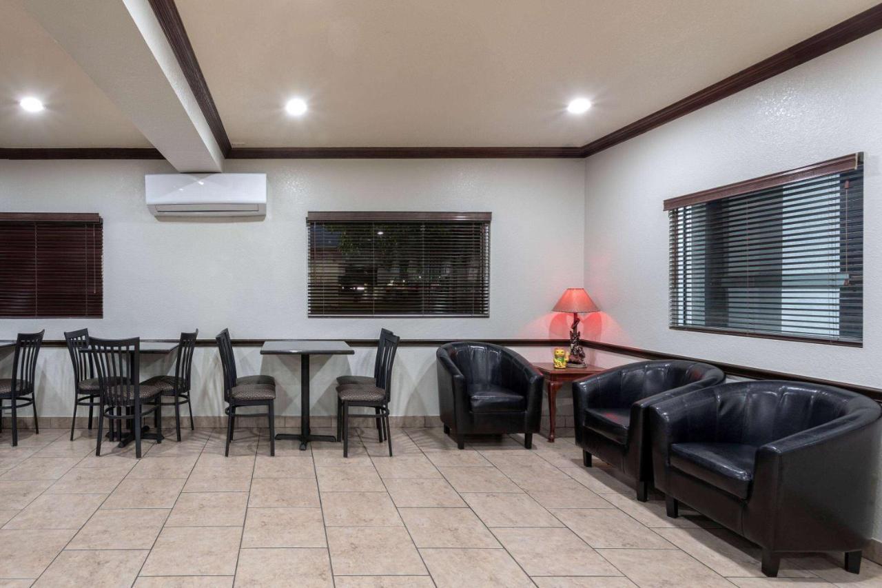 Super 8 By Wyndham Amarillo Central Tx Exterior photo